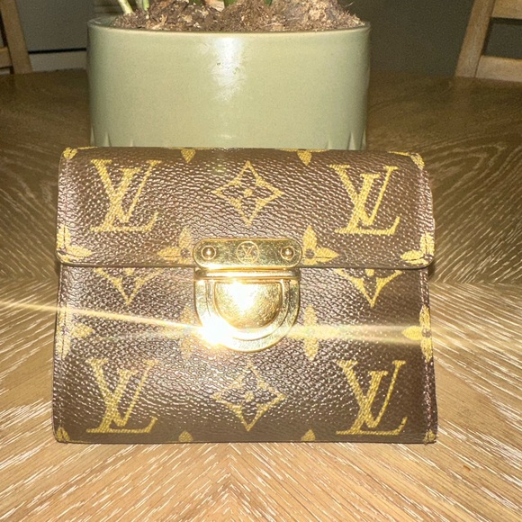Louis Vuitton Monogramed Joey Wallet - Picture 2 of 9